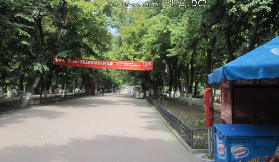 Главная аллея парка горького, по которой можно пройти от главного входа до северного входа на ул. Пушкинской